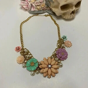 💚 Floral statement Necklace - Gold tone